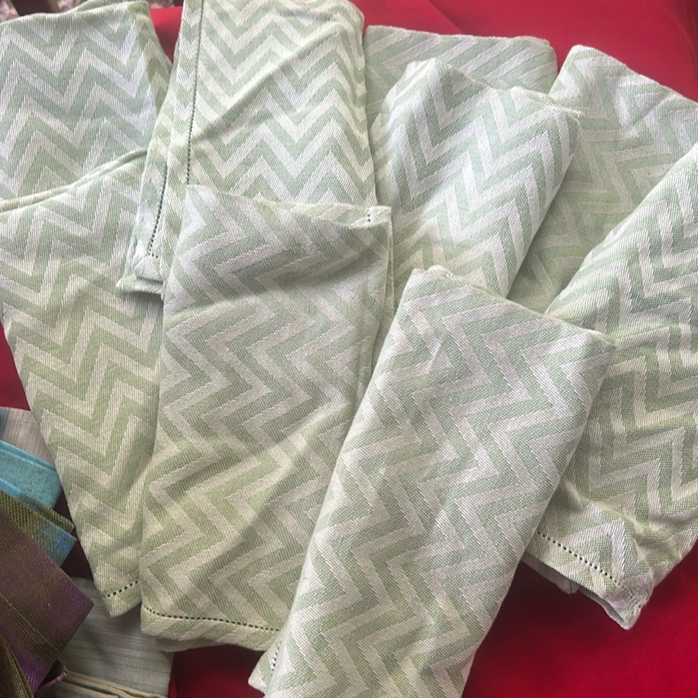 Vietri linen napkins brand new with tags absolutely gorgeous set of nine.